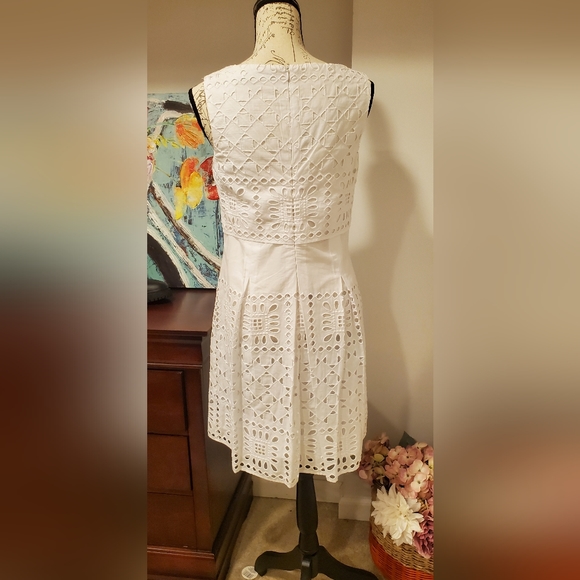 Lauren Ralph Lauren Woman's  Cotton Eyelet, White Sleeveless Size 4. - Picture 2 of 6